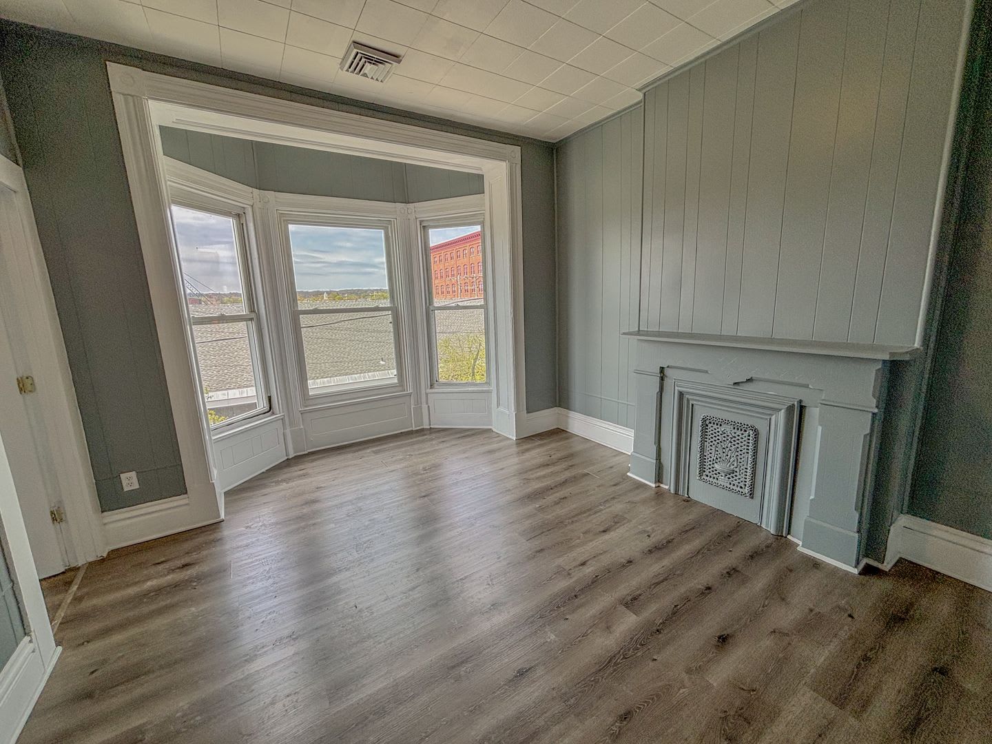 204 1st St – photo 1