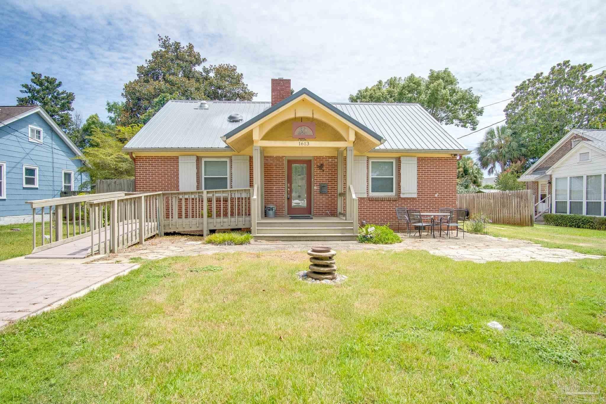 1613 E Jordan St – photo 1 of 235