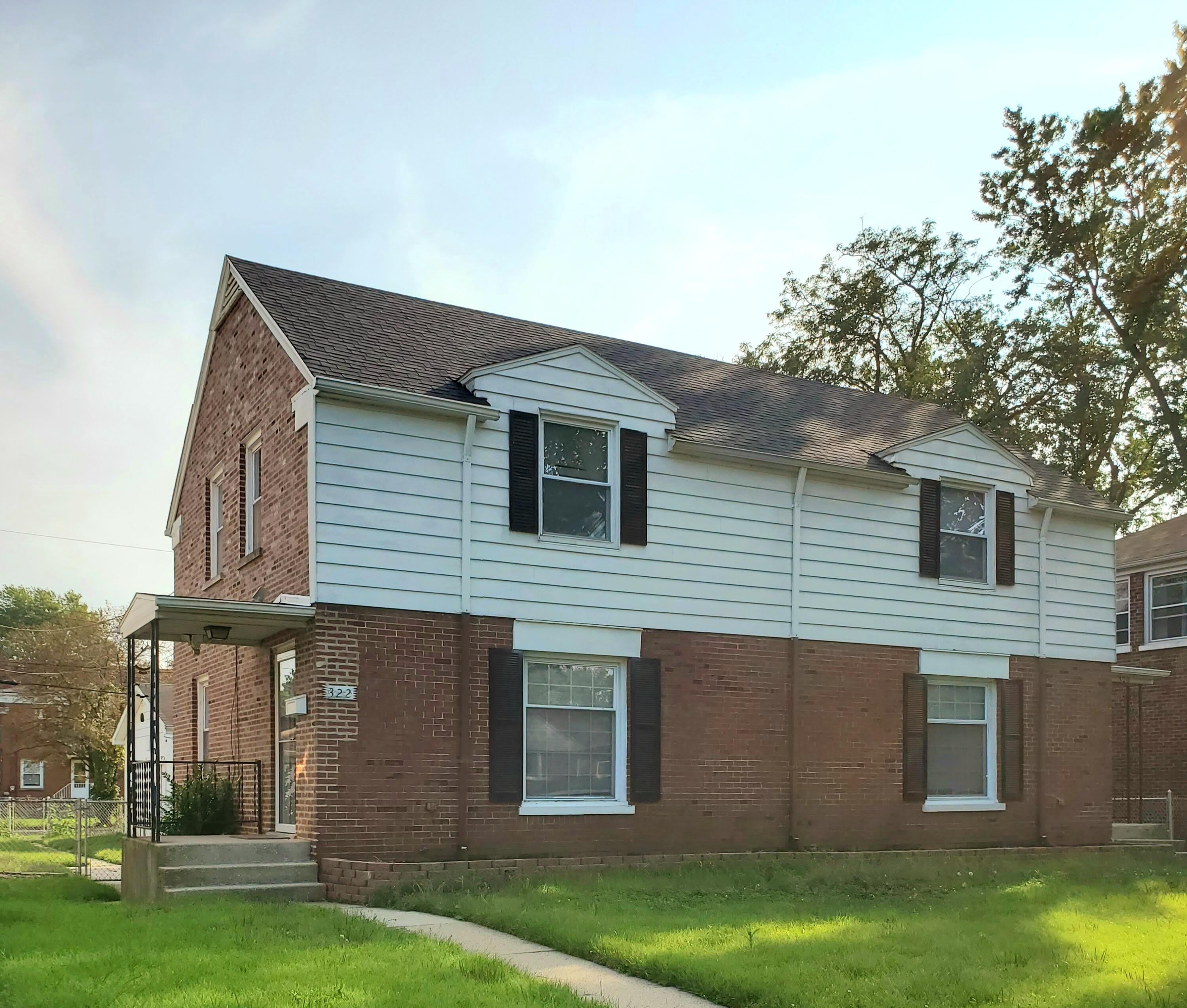 322 Beacon Place – photo 1 of 12