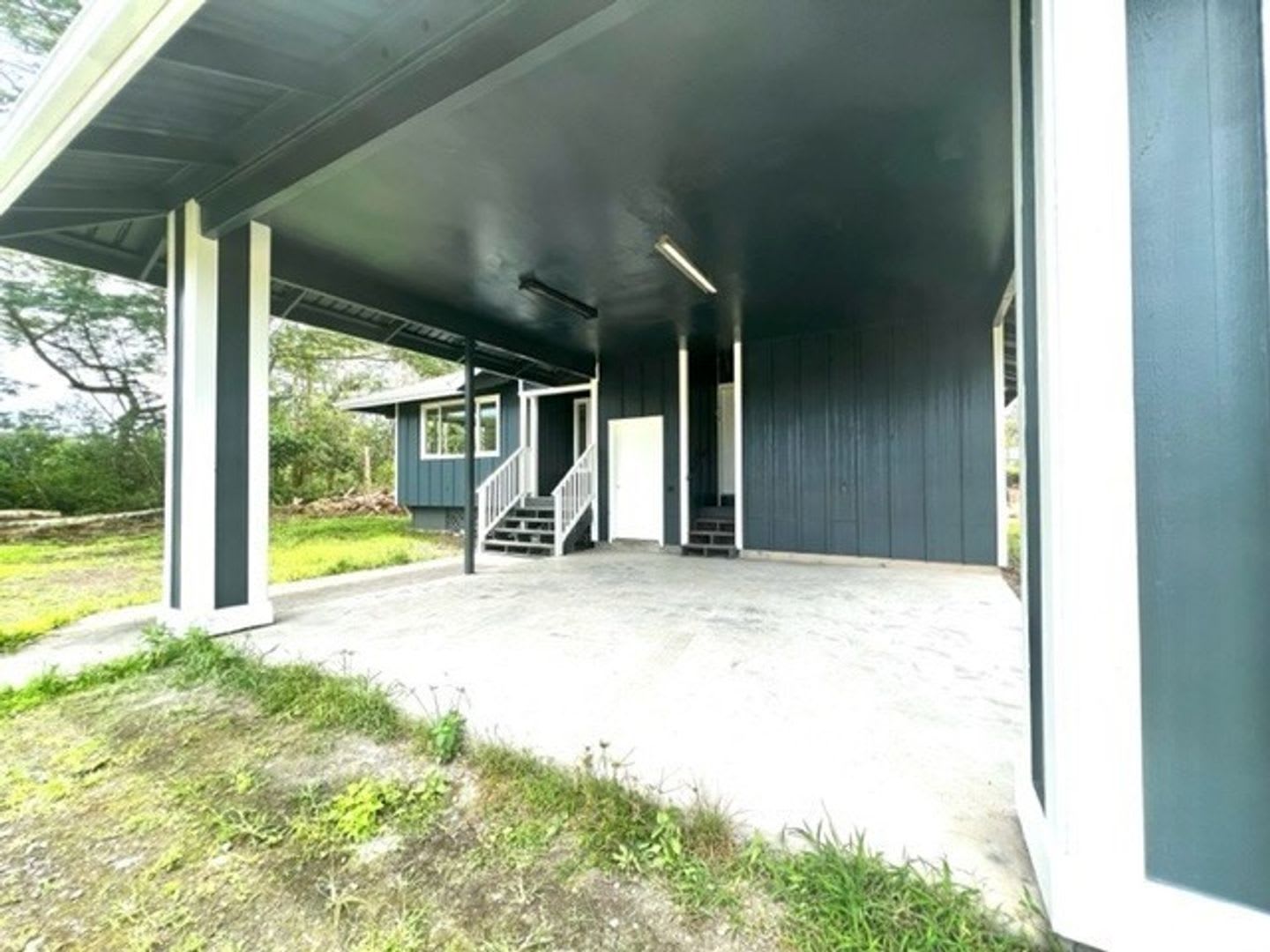 Lovely 3 Bedroom 2 Bath in HPP – photo 1 of 10