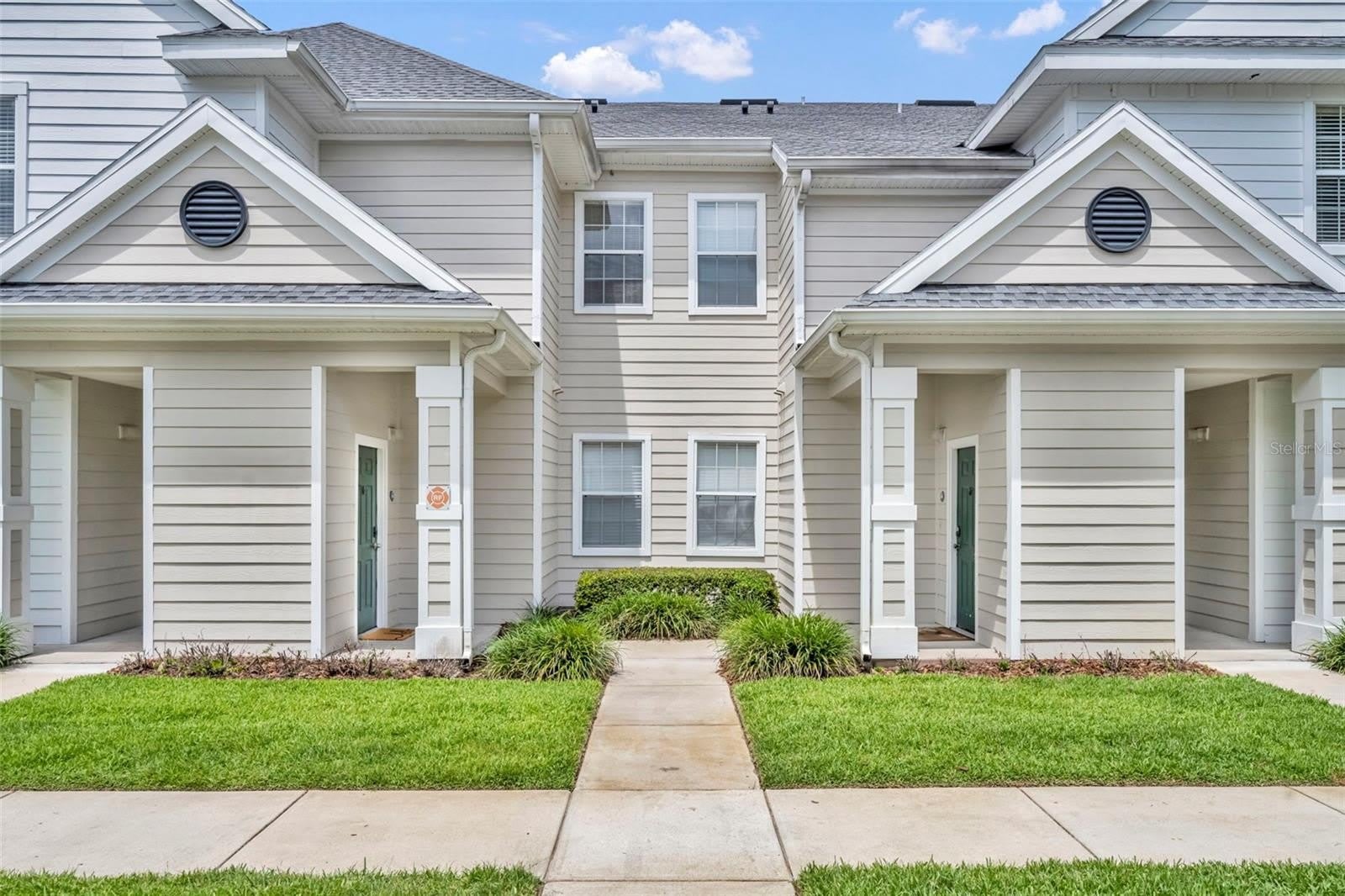 200 SOUTHERN PECAN Circle – photo 1 of 319
