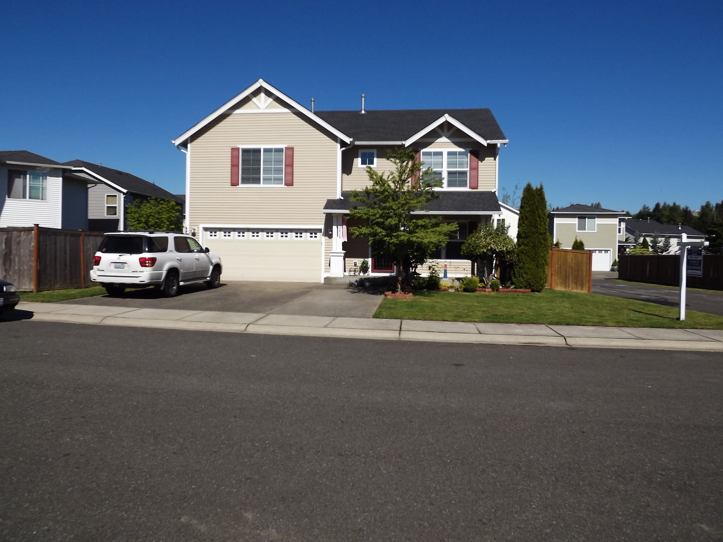 Beautiful 3 bedroom 2 1/2 bath 2 Story Home in Puyallup! – photo 1 of 16
