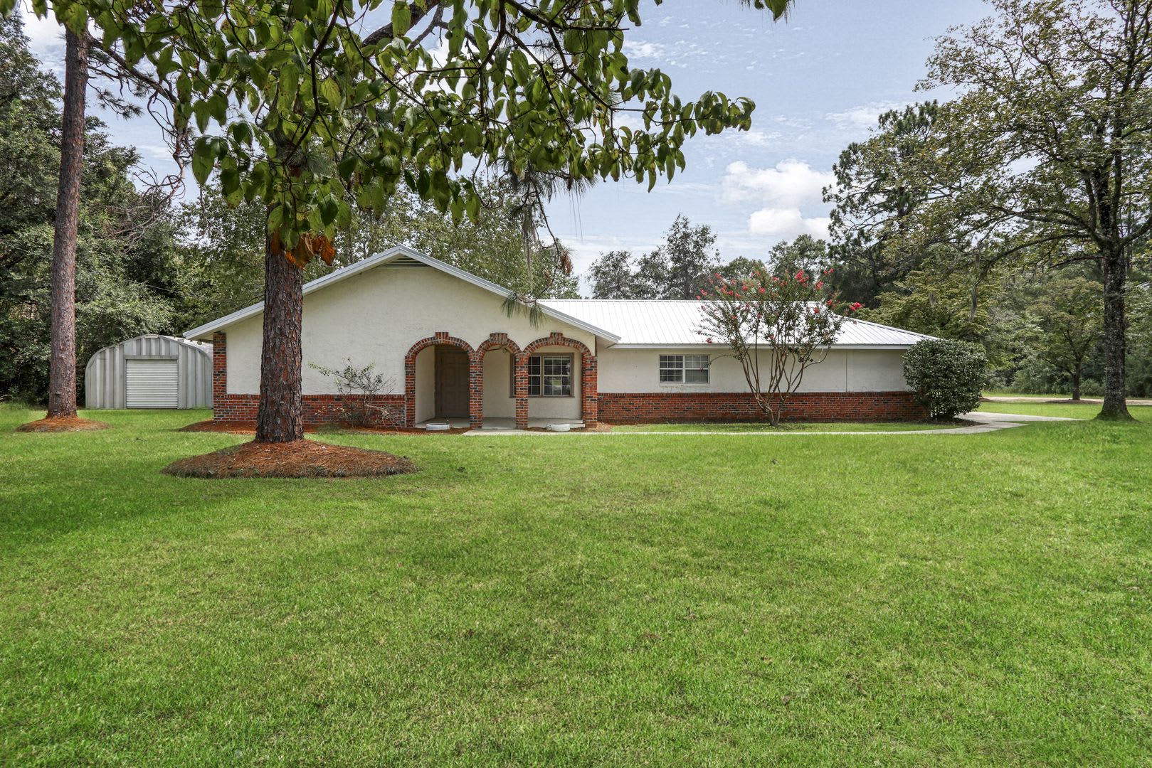 3bd 2.5ba HOME FOR RENT! With Bonus Space! – photo 1 of 17