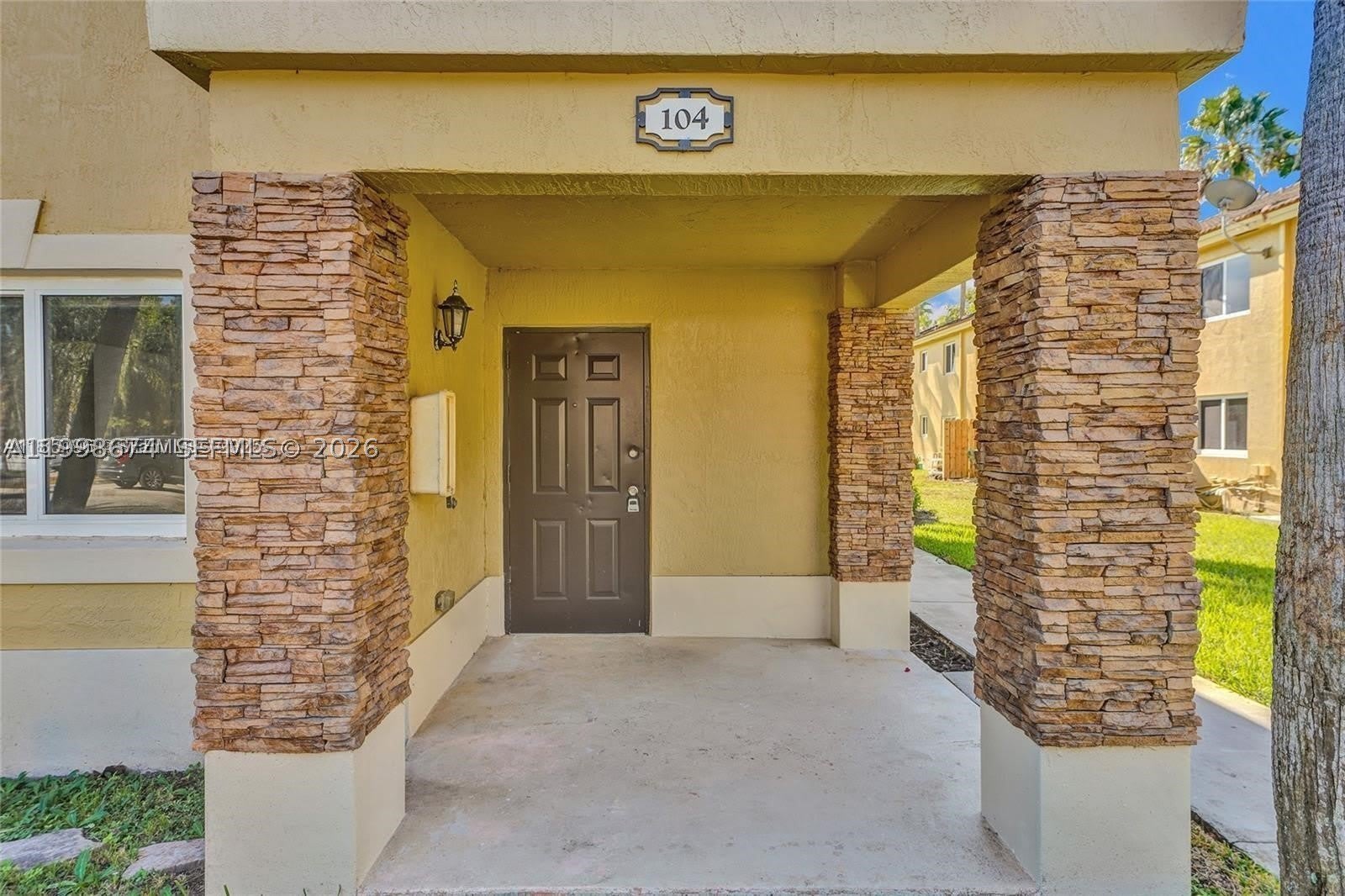 3398 NE 9th Dr – photo 1