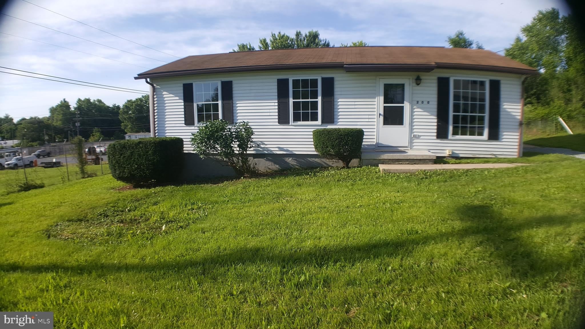 200 PEACH TREE Drive – photo 1 of 4