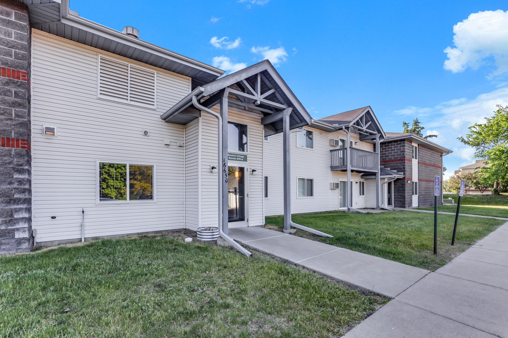 16724 Brunswick Avenue Southeast – photo 1 of 40