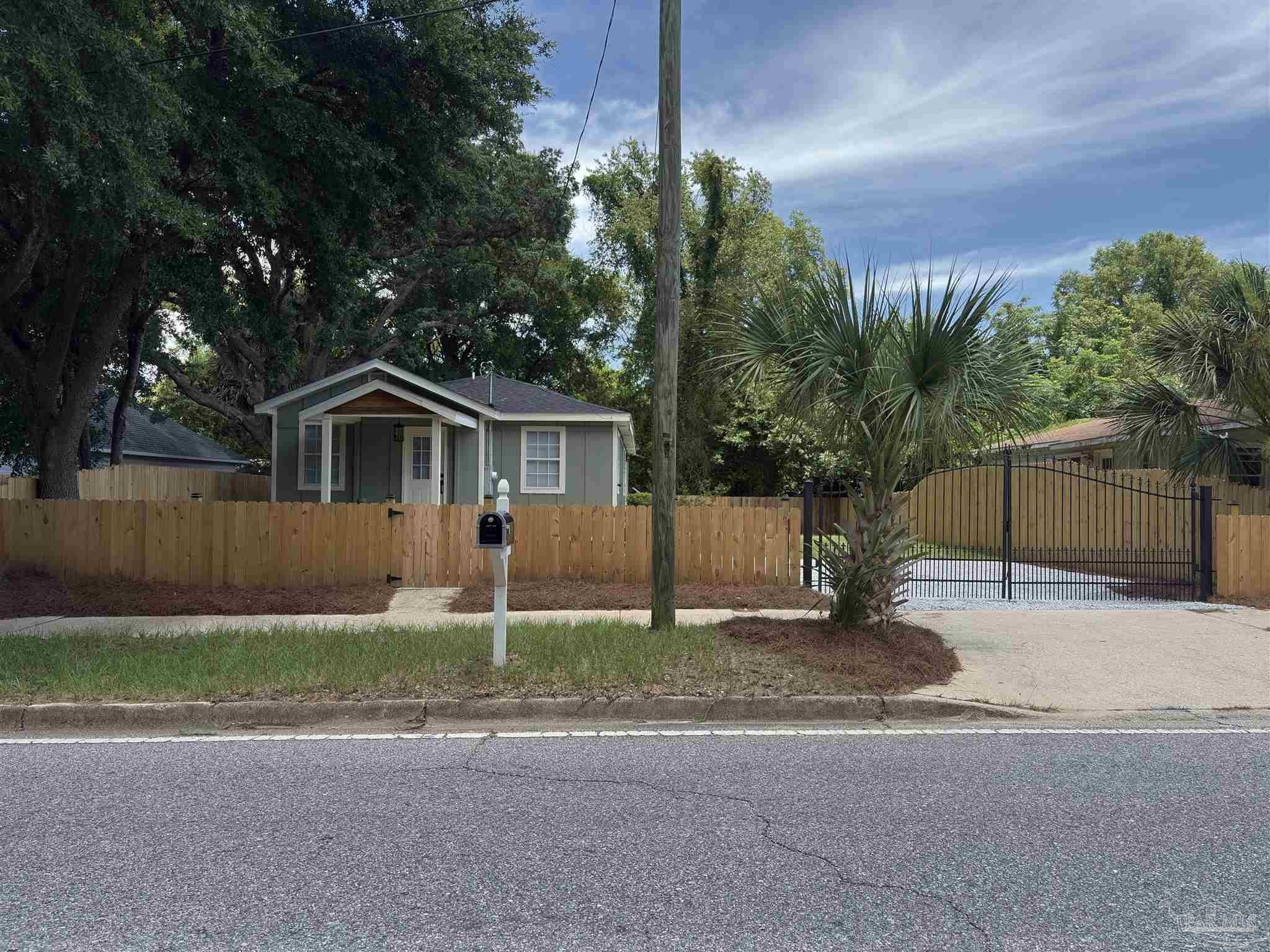 1212 N E St – photo 1