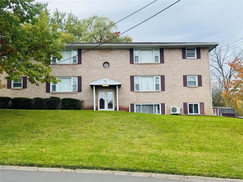 212 Rano Boulevard – photo 1 of 5