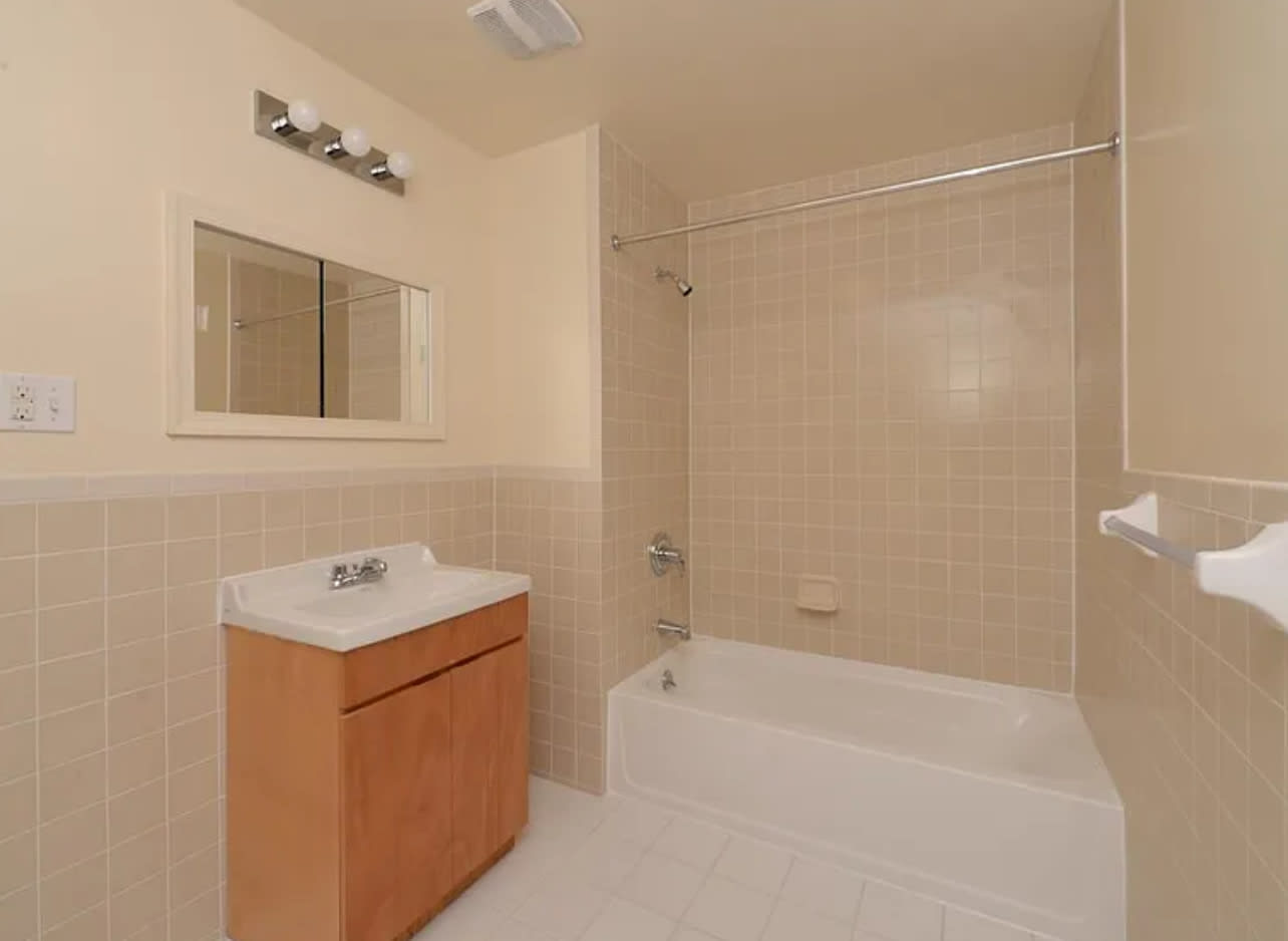 48 Hilton Ave – photo 1 of 7