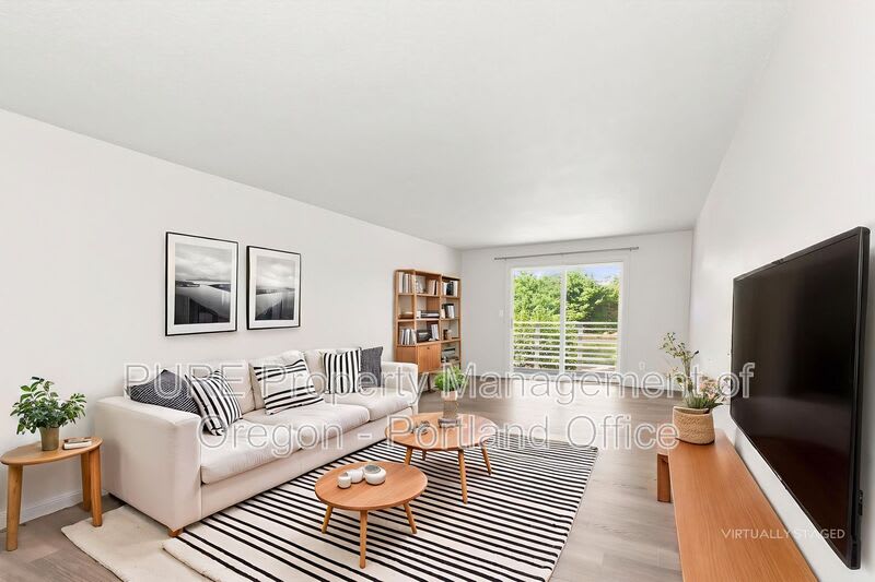 18411 E Burnside St – photo 1 of 20