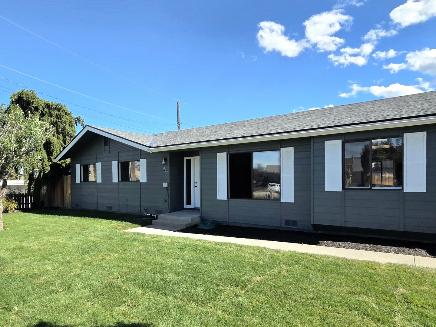 Beautifully Renovated 3 Bed Den 2 Bath Rambler For Rent Landscaping Included W D – photo 1