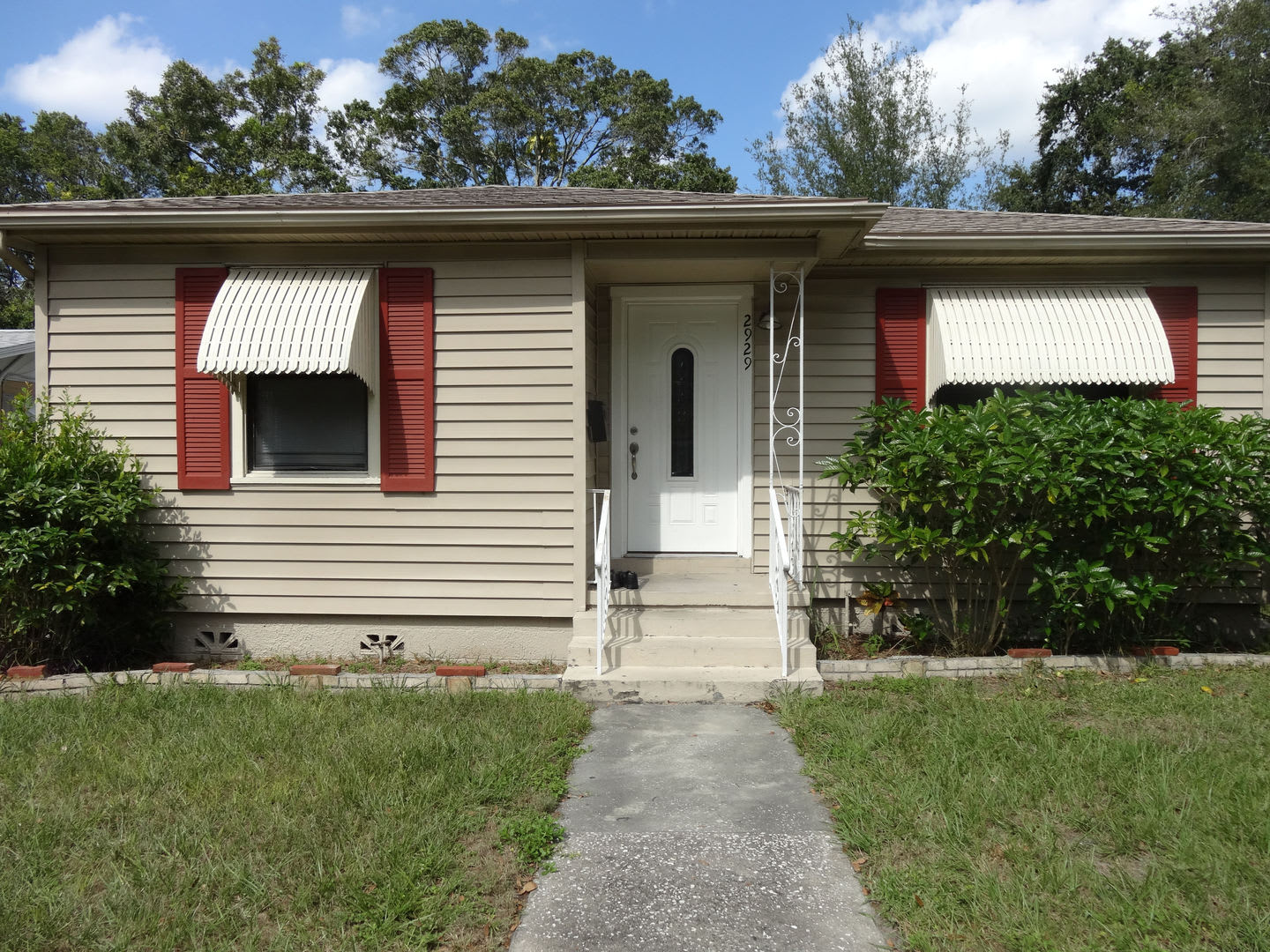 Three Bedroom One Bathroom Cottage in Palmetto Park, St. Petersburg – photo 1