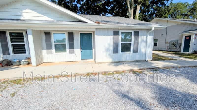 313 North Navy Boulevard – photo 1 of 16