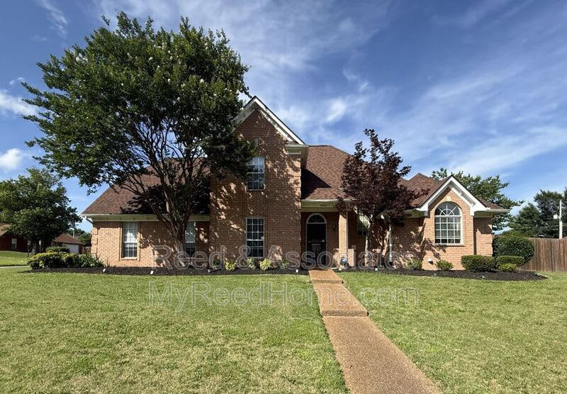 3066 Shadow Green – photo 1 of 20