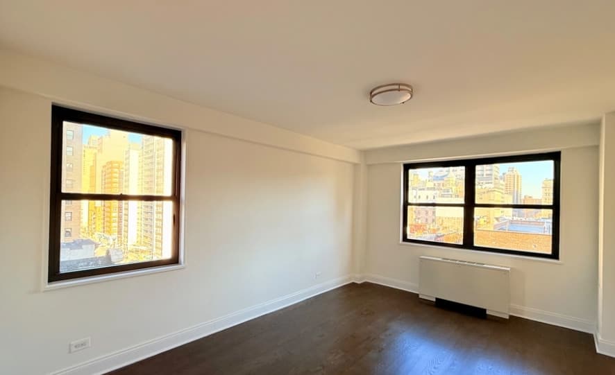 142 E 16th St – photo 1
