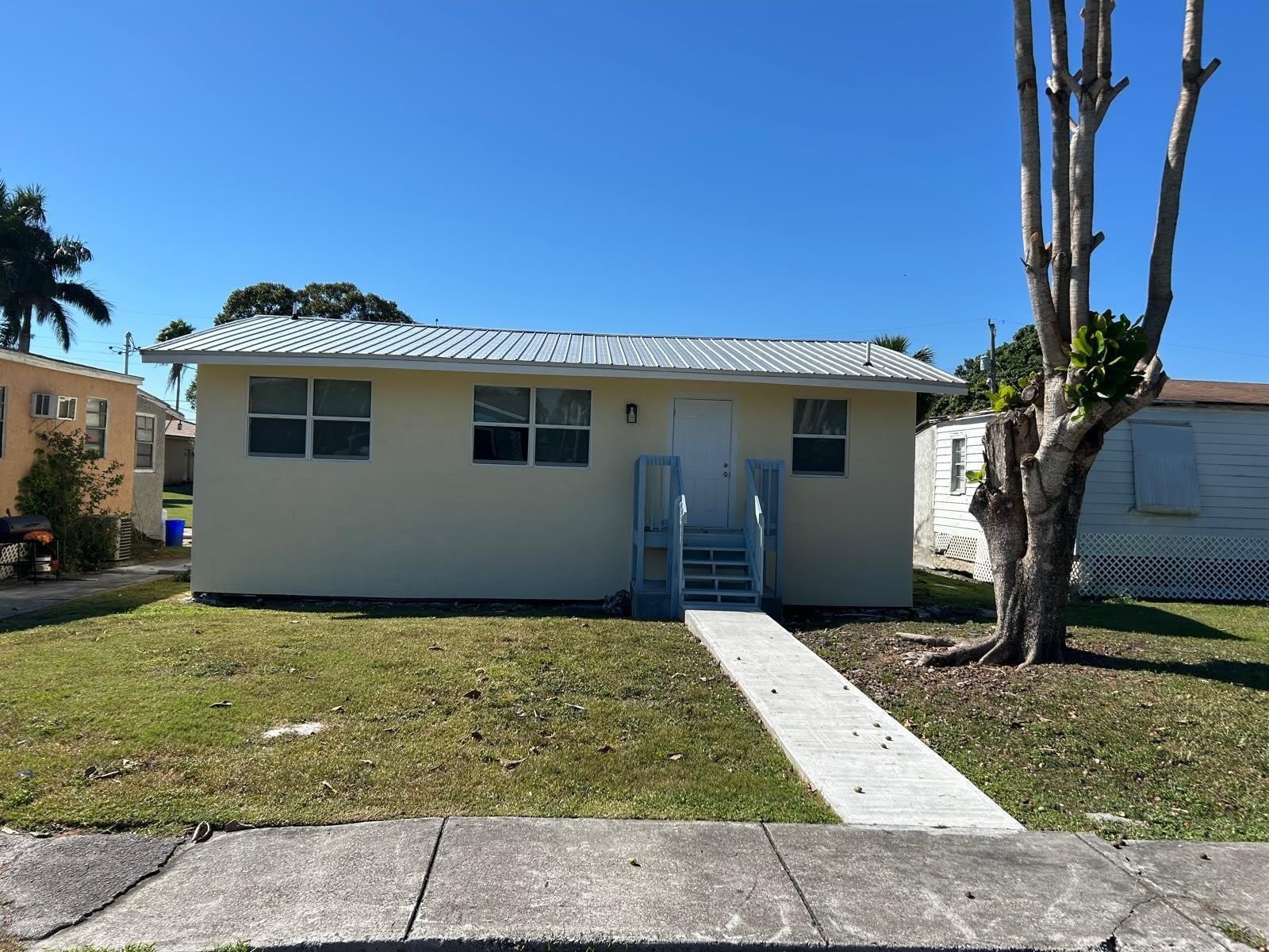 371 Banyan (MAIN HOUSE) Avenue – photo 1 of 18