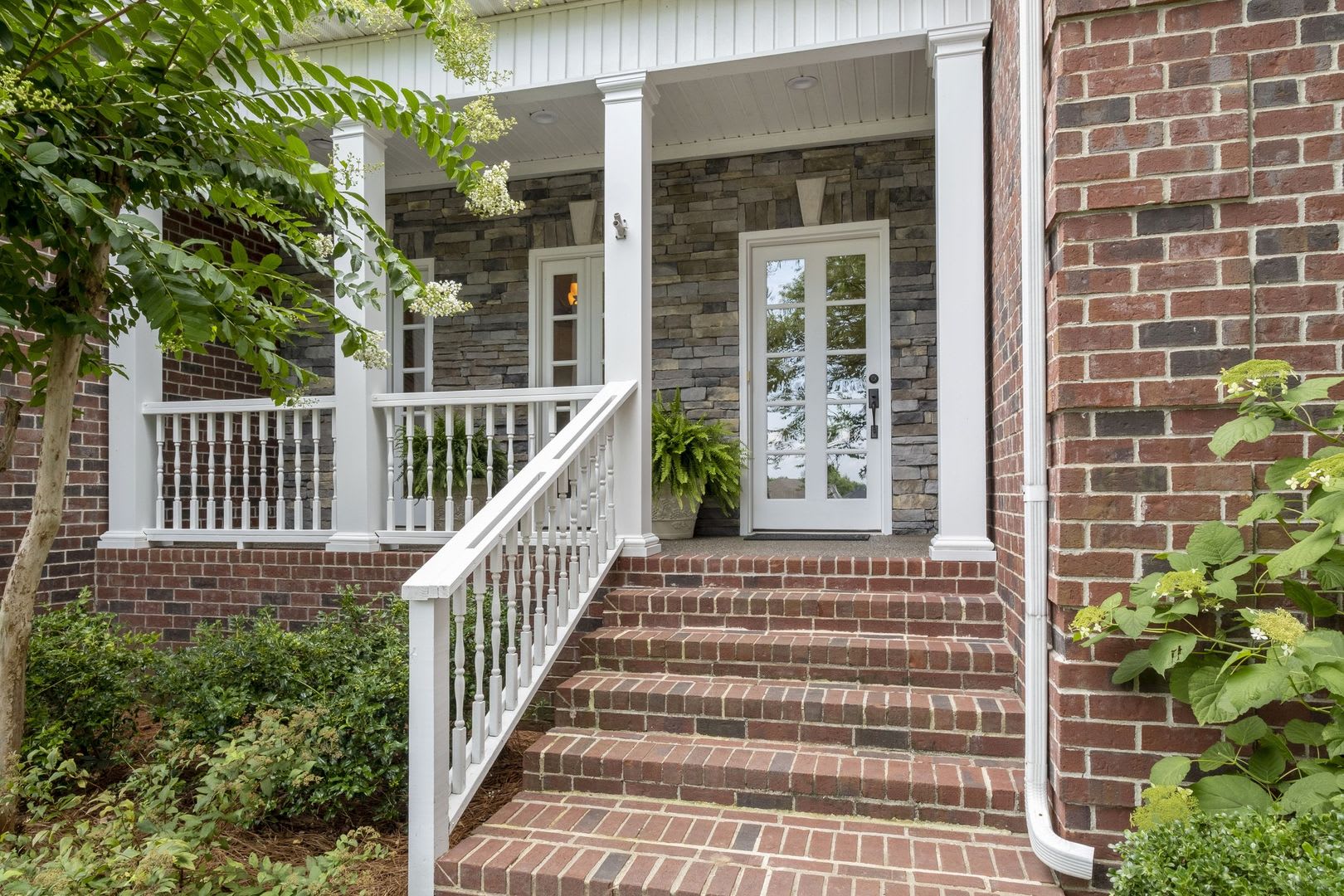 4-Bed/3.5-Bath in Brentwood! – photo 1 of 29