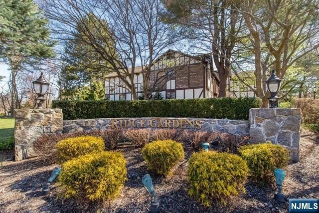 2021 Hawthorne Lane – photo 1 of 19