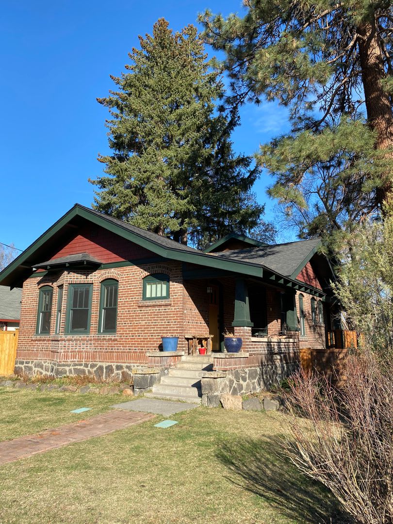 Remodeled Westside Bend Bungalow – photo 1