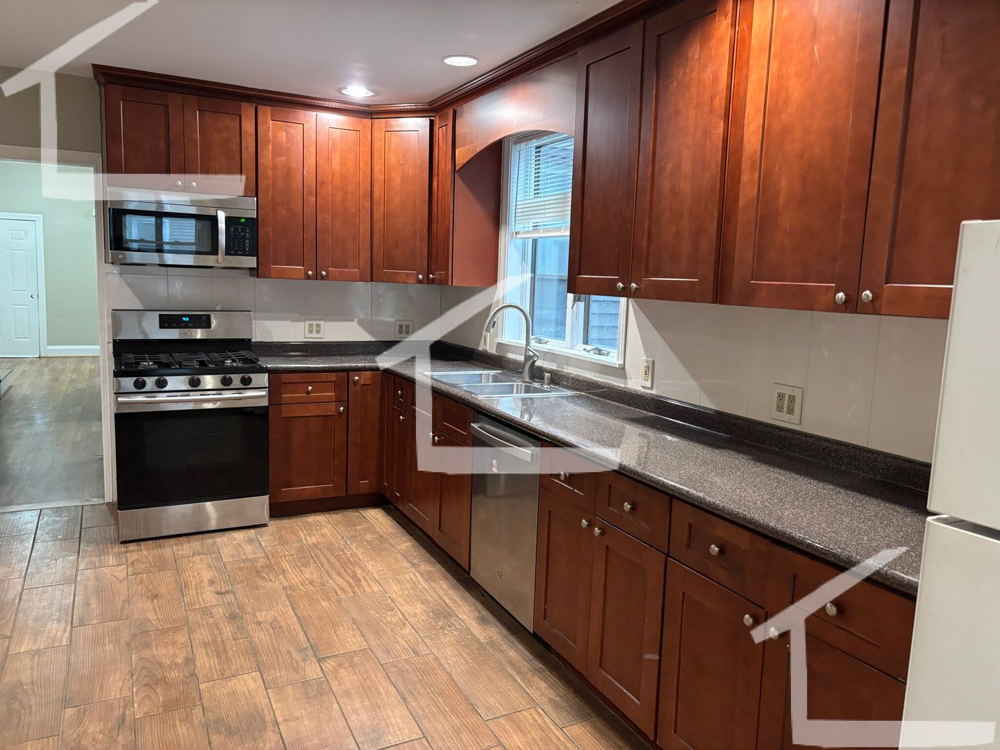 HUge 7 bed in Allston – photo 1