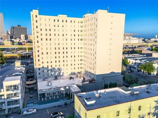 1205 ST CHARLES Avenue – photo 1