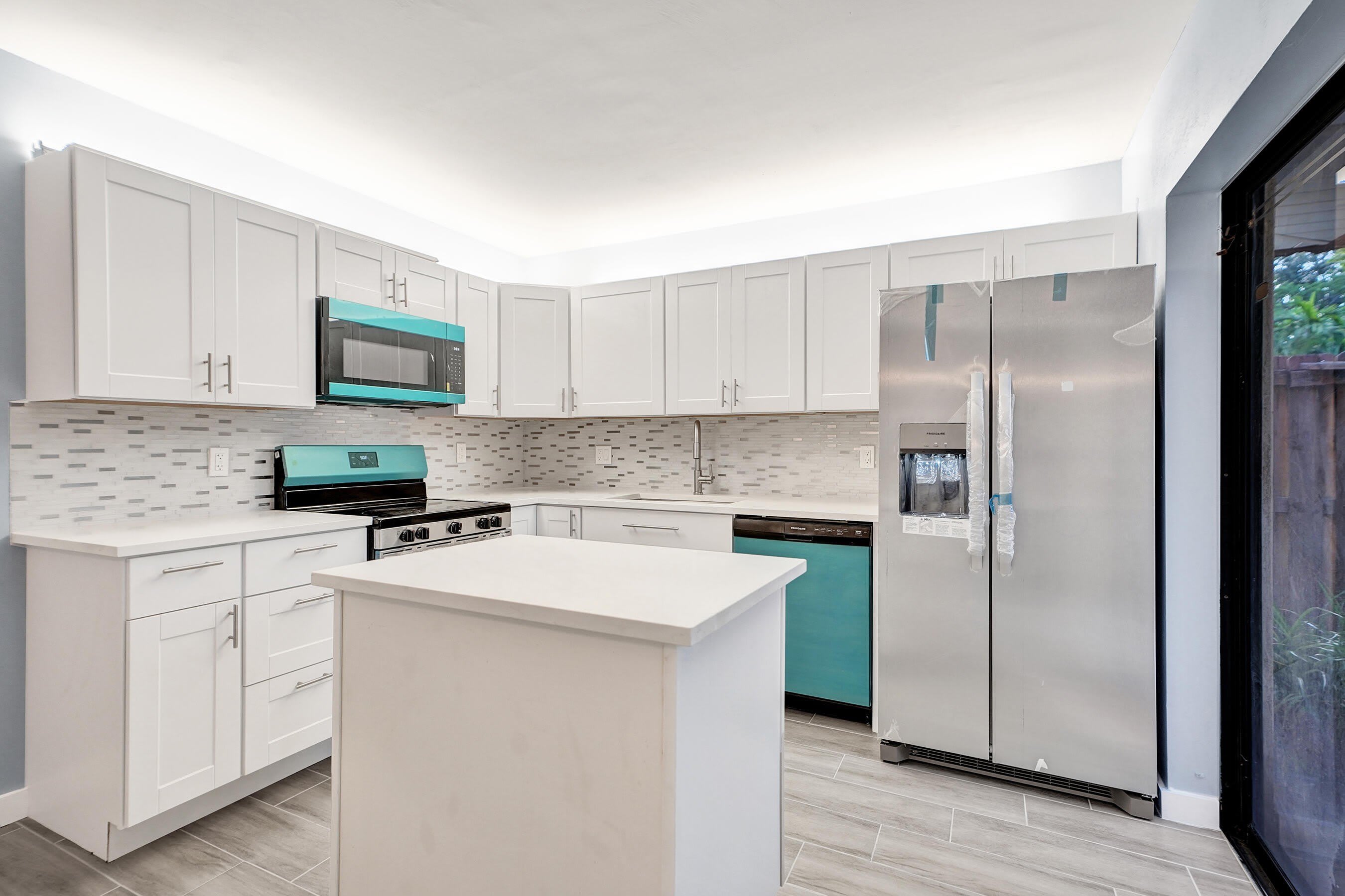 736 NW 98TH Circle – photo 1