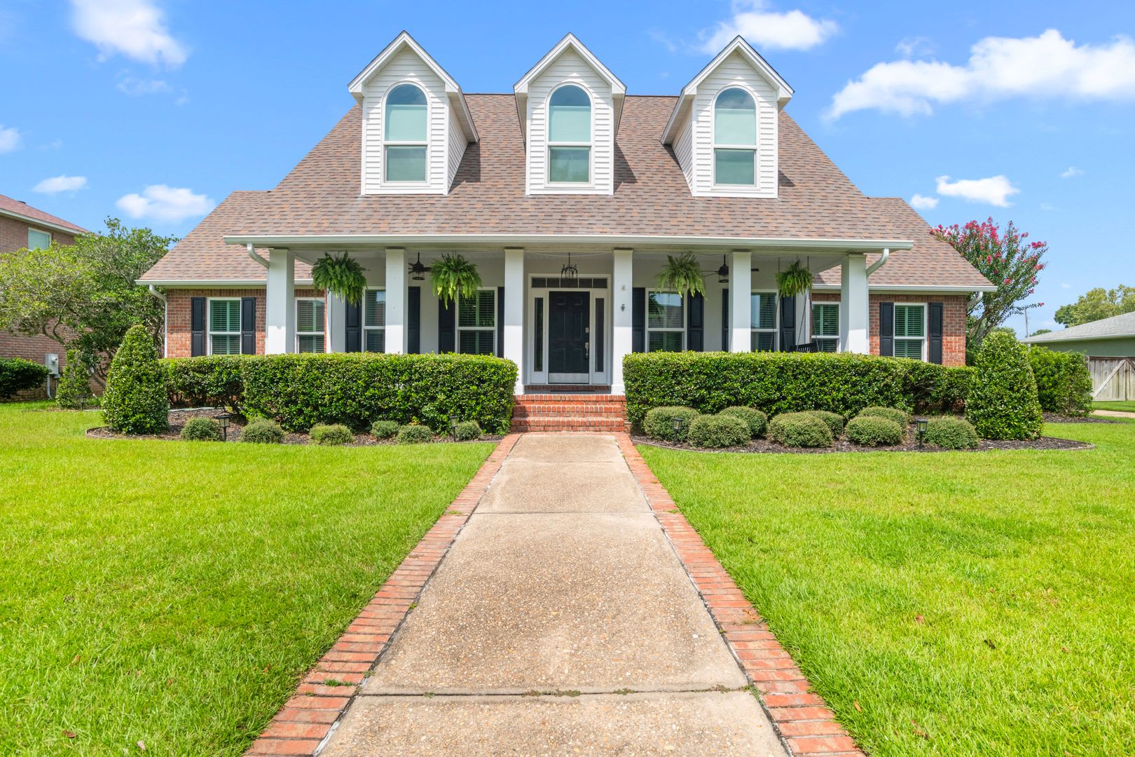 Gorgeous Luxury Pool Home in the Desirable Brittany Forge Neighborhood – photo 1
