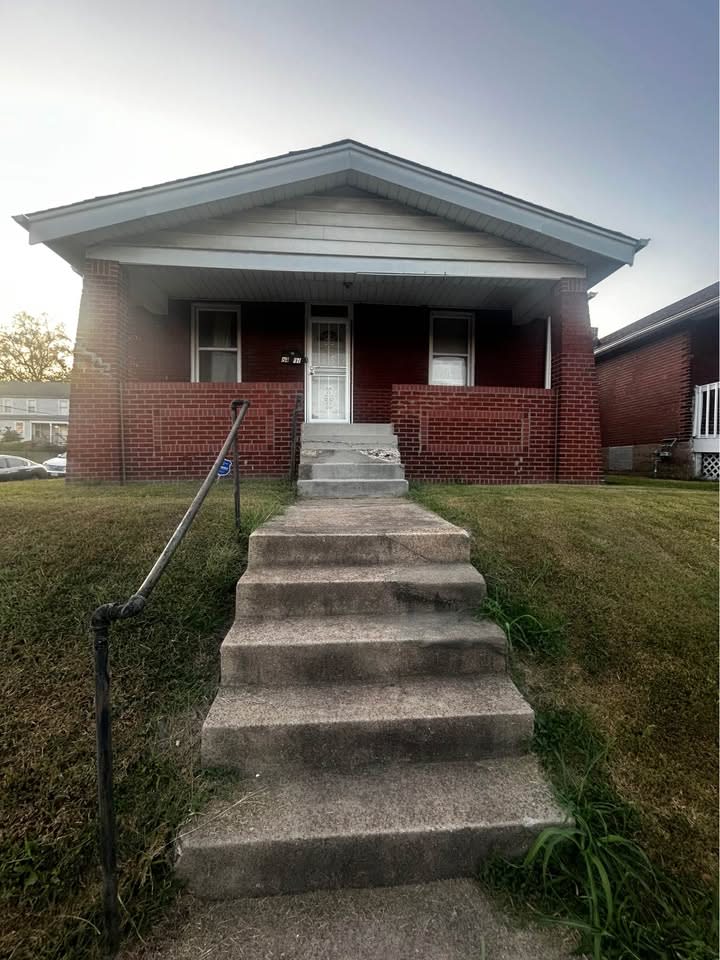 8401 N Broadway – photo 1