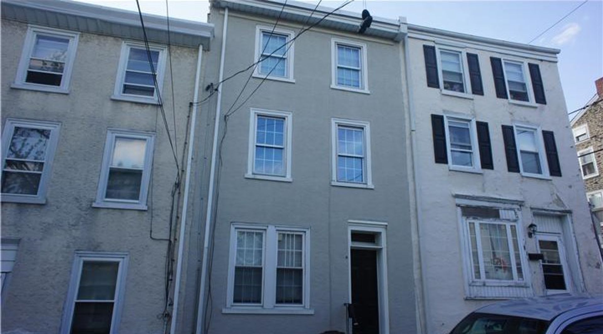 Stunning 4-Bedroom Townhouse in the Heart of Manayunk! Available NOW! – photo 1