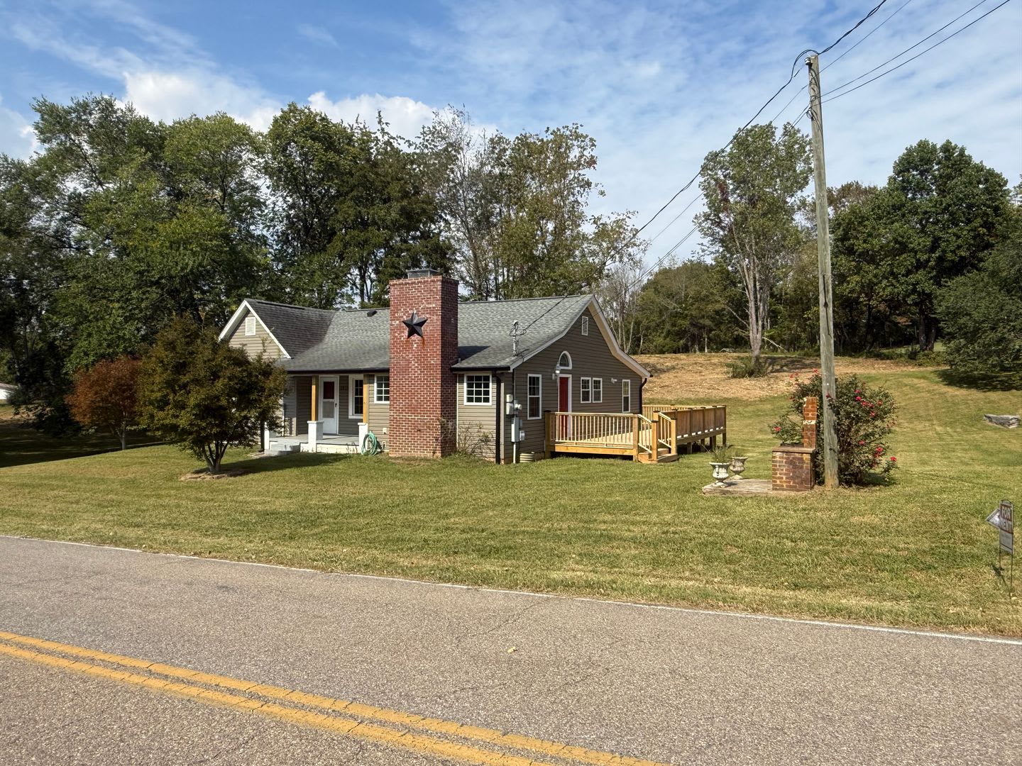 Very nice 4 bedroom home near Tri Cities Airport &amp; Northeast State! – photo 1 of 29