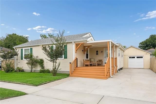 2220 LLOYDS Avenue – photo 1 of 16