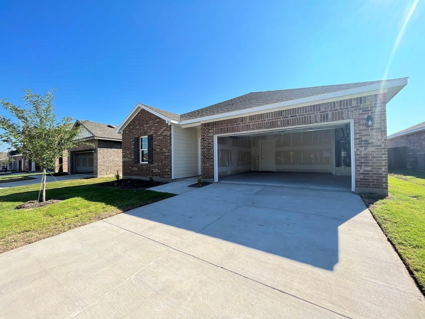 786 Yorkshire Drive – photo 1