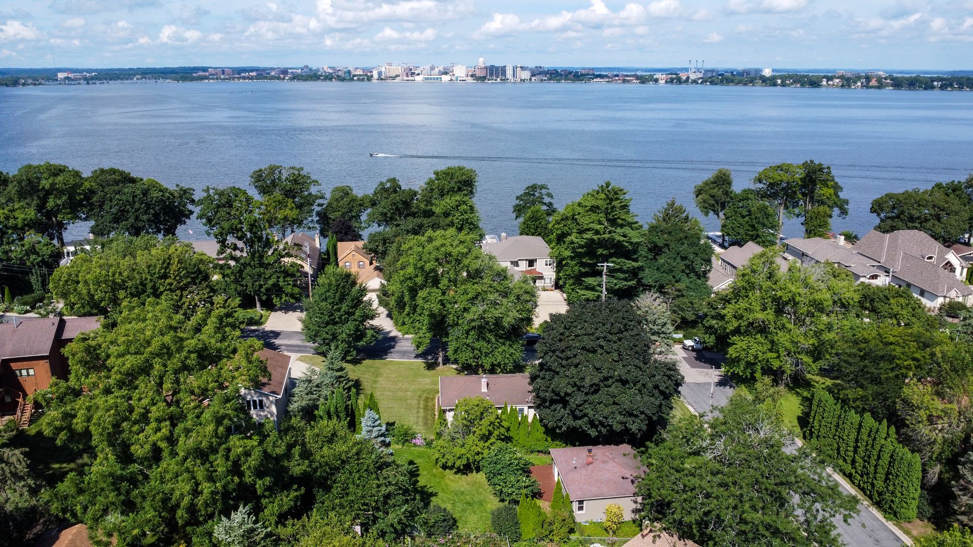 Charming 2-bed/1-bath Steps From Lake Monona – photo 1