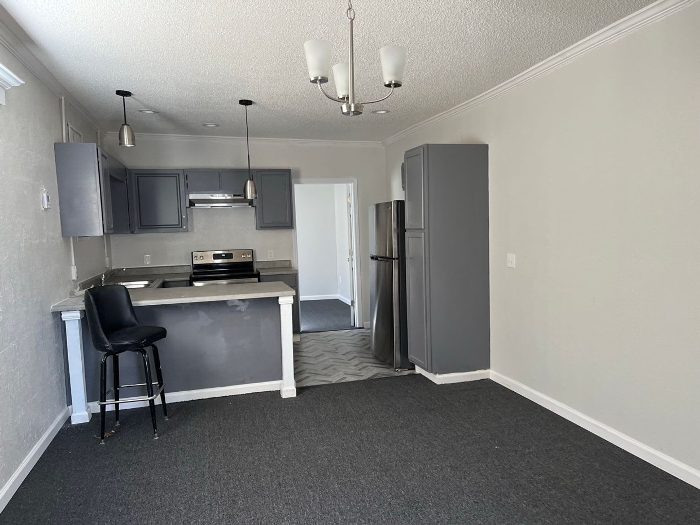 1 bedroom apartment all inclusive rent – photo 1 of 6