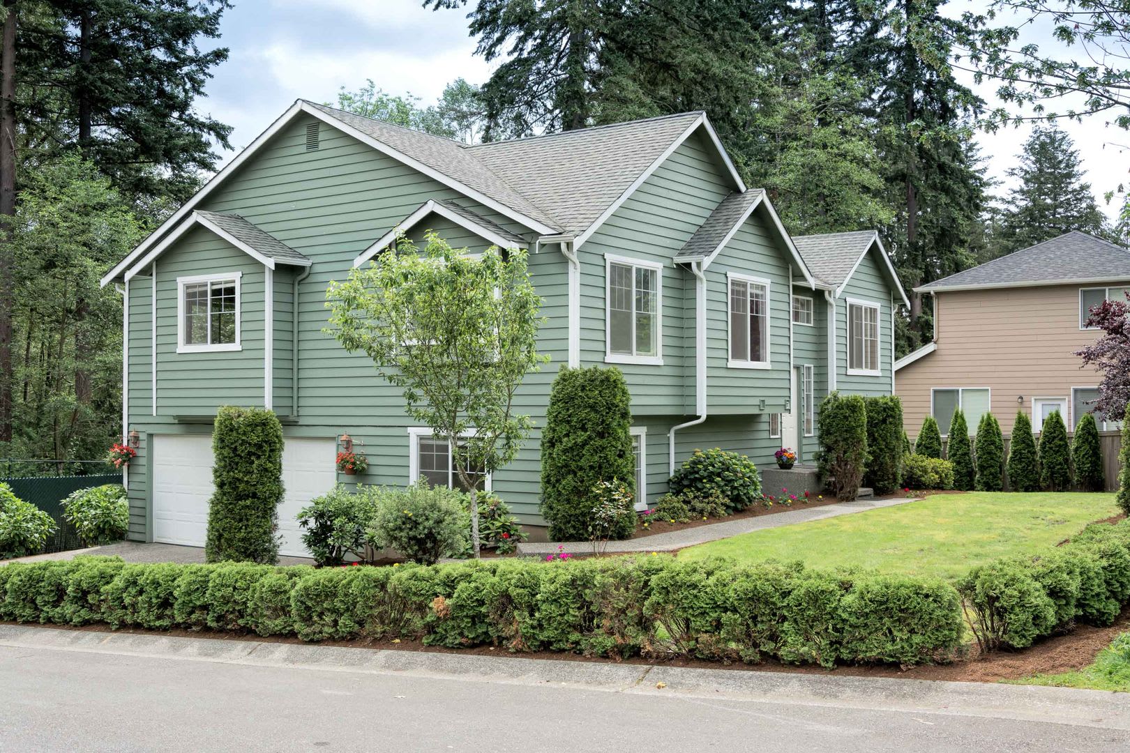 Large Updated 5 Bed SPLIT-LEVEL Kenmore Home! – photo 1
