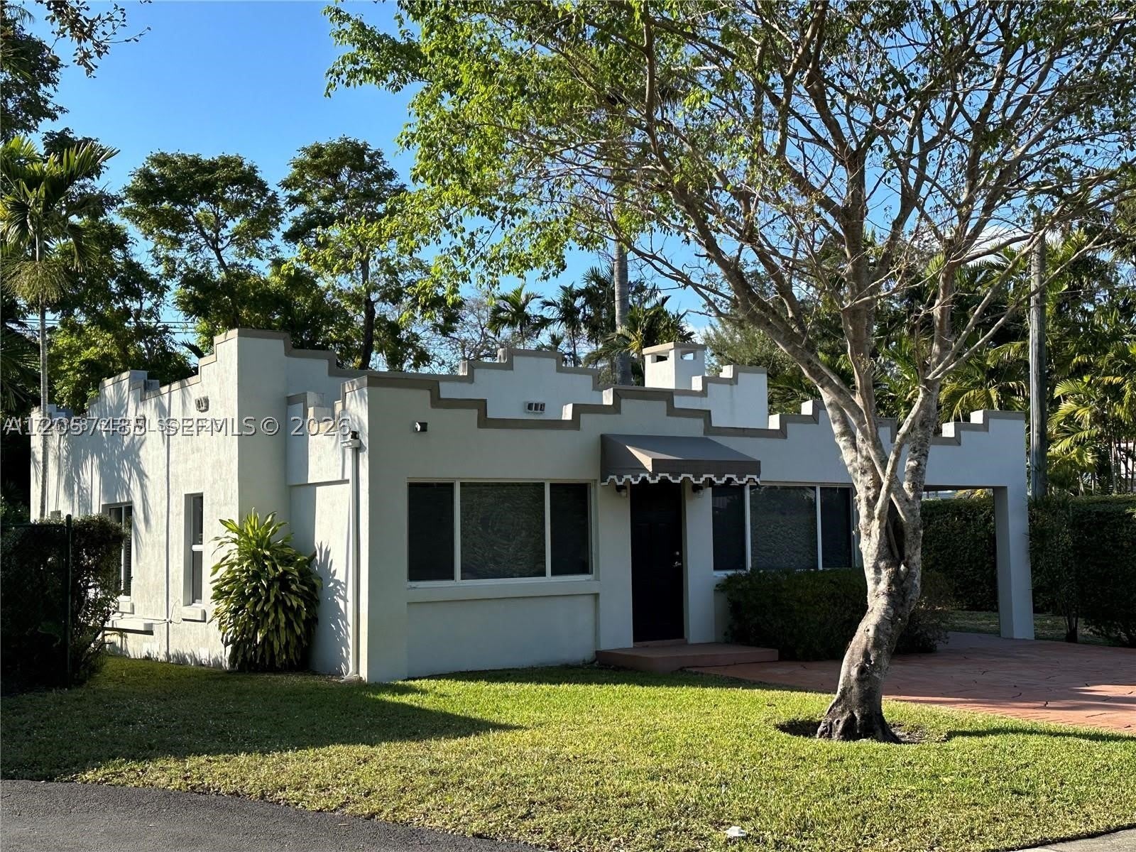 232 E De Leon Dr – photo 1 of 6