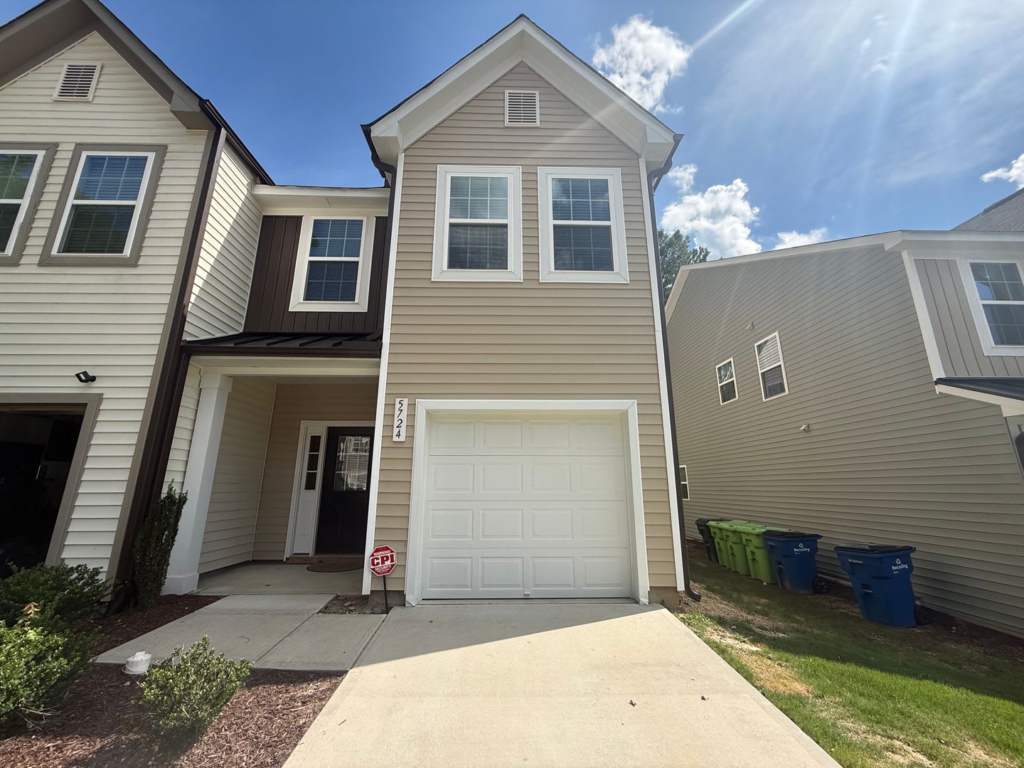 Spacious 3BD, 2.5BA End Unit Raleigh Townhome Near White Oak Shopping Center, I-40, and Downtown Raleigh – photo 1