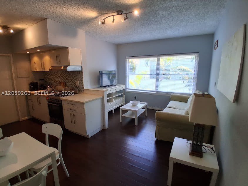 1555 Pennsylvania Ave – photo 1