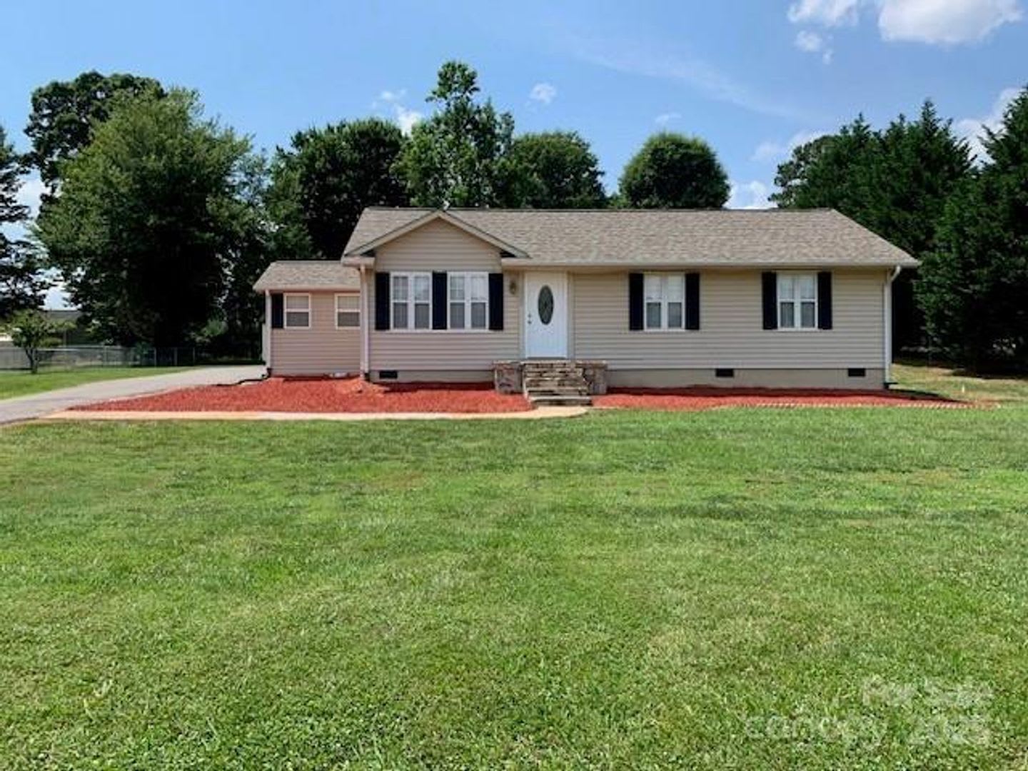 3 Bed, 2 Bath Home in Lenoir – photo 1 of 24