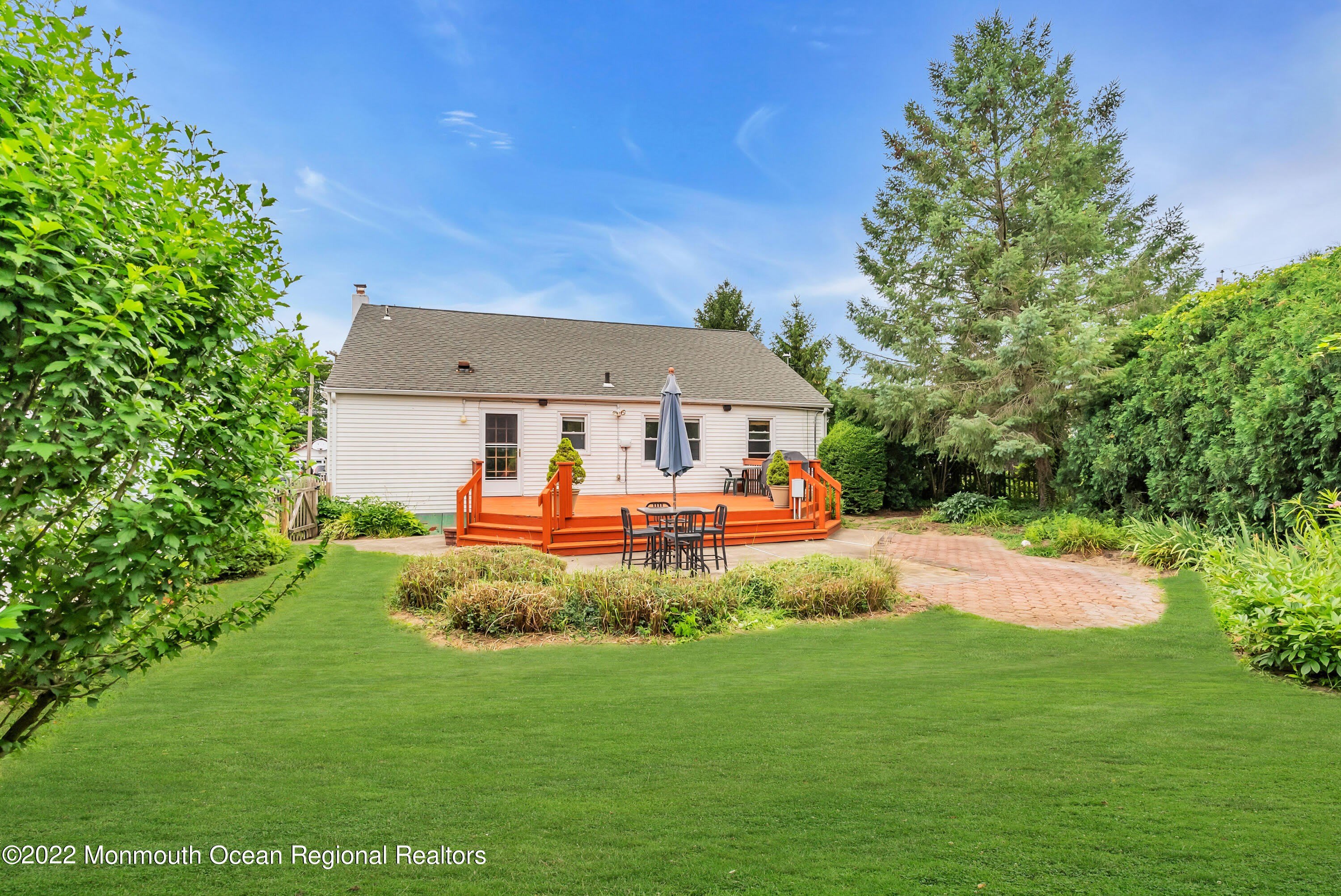 11 Elm Avenue – photo 1
