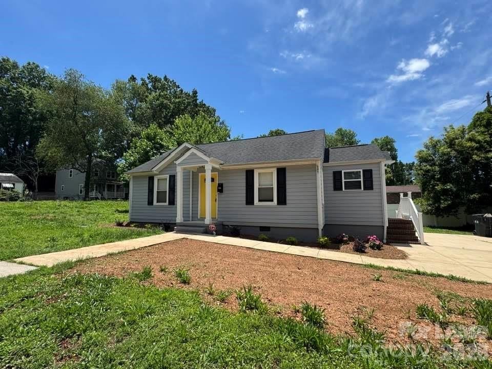 2401 Roslyn Avenue – photo 1