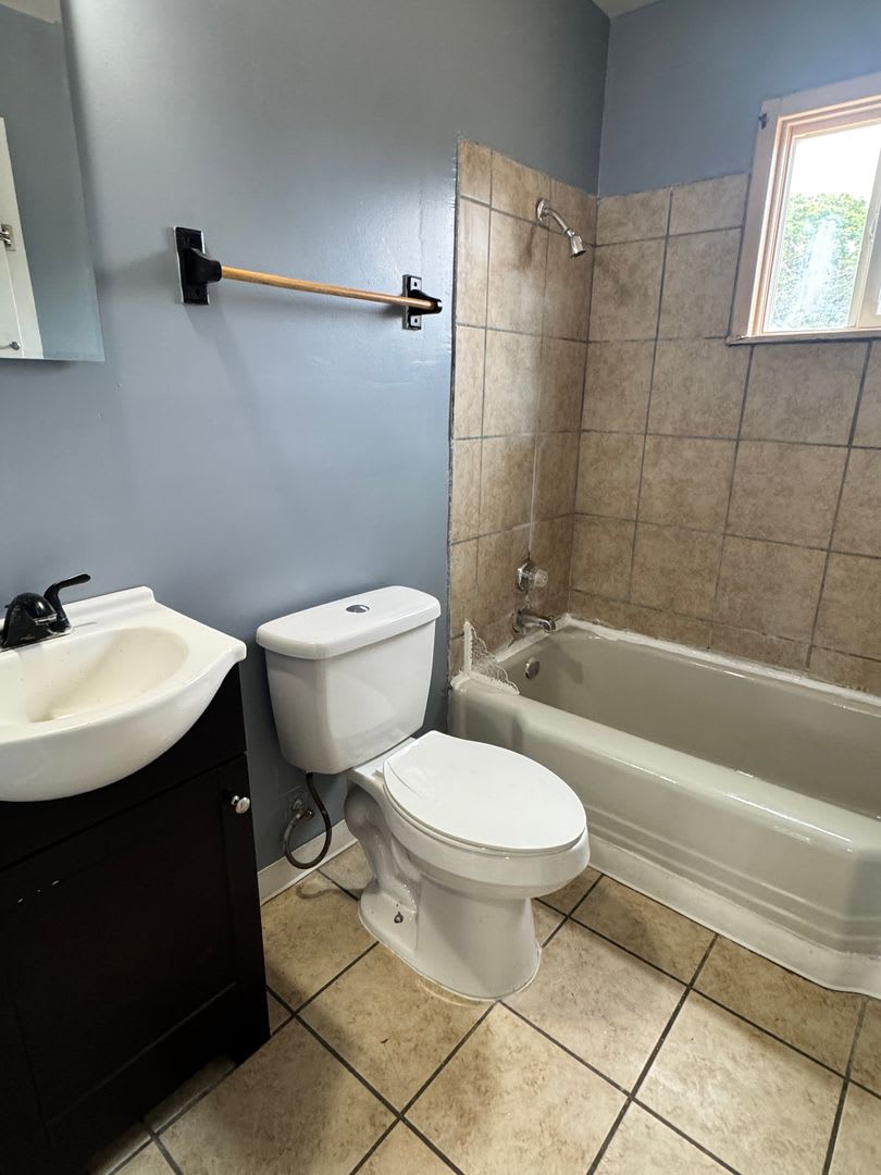 Charming 3 Bedroom 1 Bath Home – photo 1