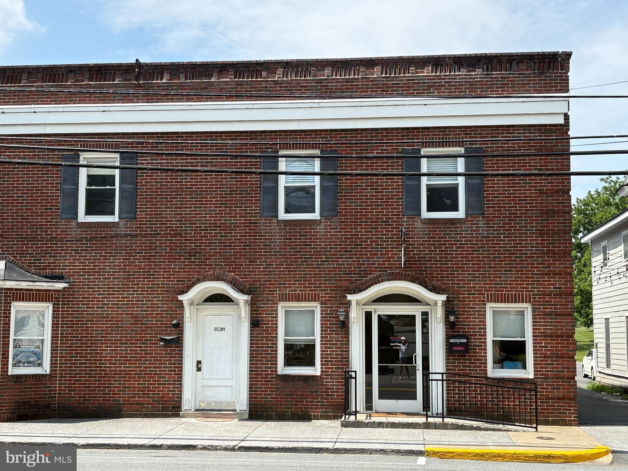 101 MAIN Street E – photo 1 of 4