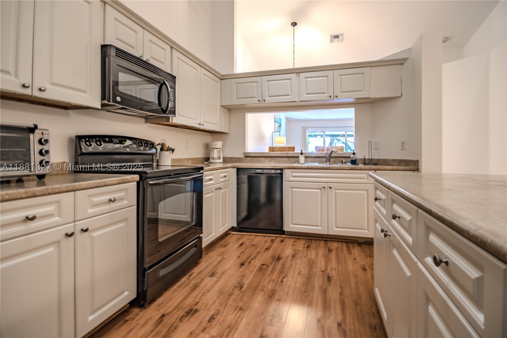 7652 Pinewalk Dr S – photo 1 of 26