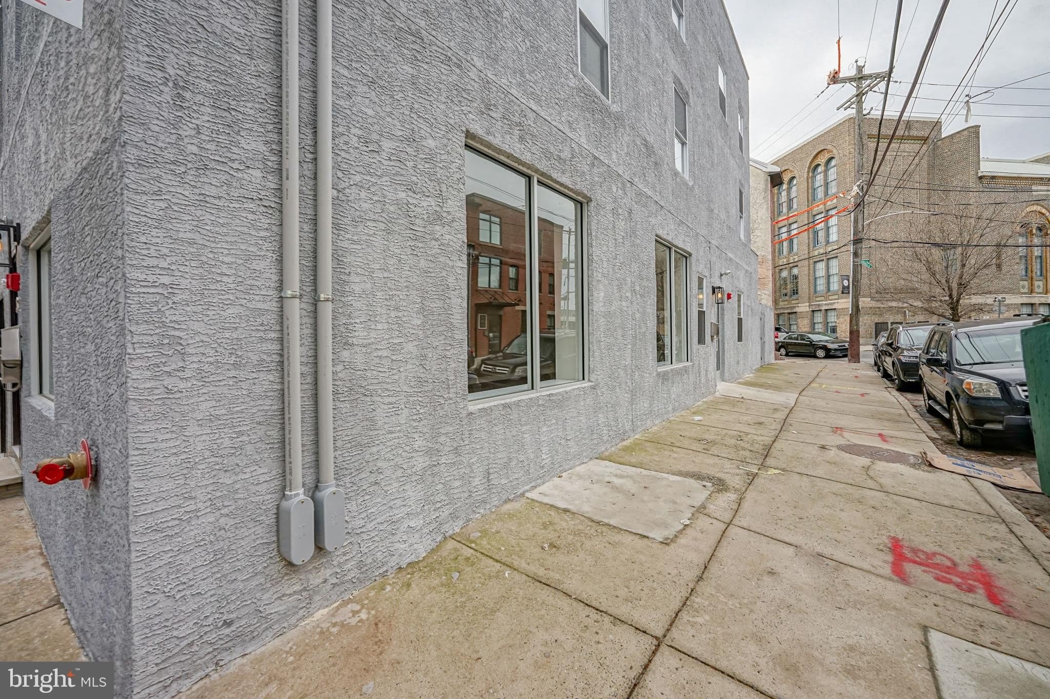1072 N FRONT Street – photo 1