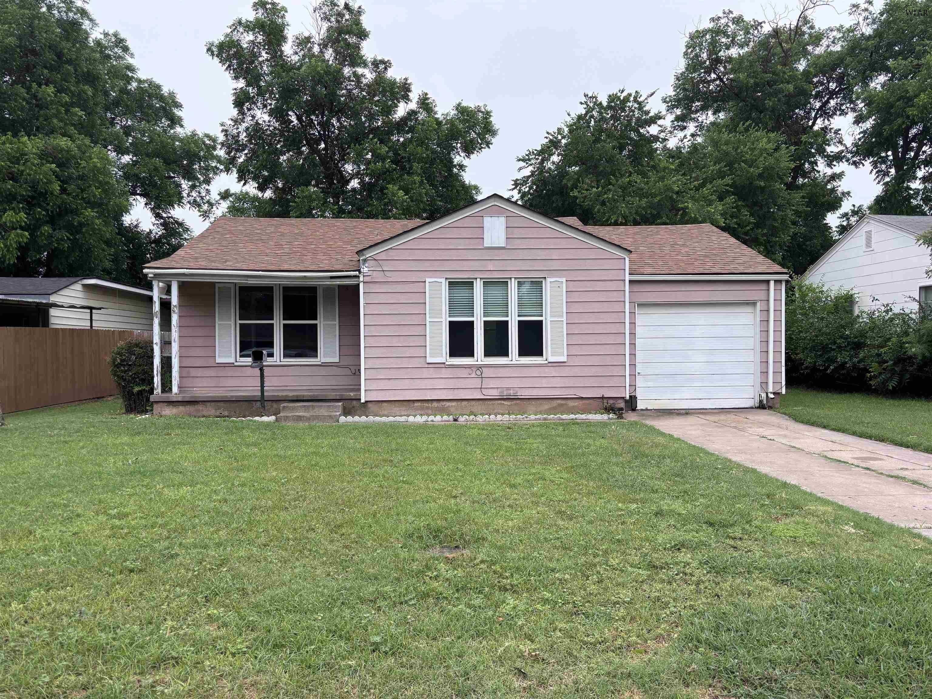 2405 INGLEWOOD DRIVE – photo 1 of 14