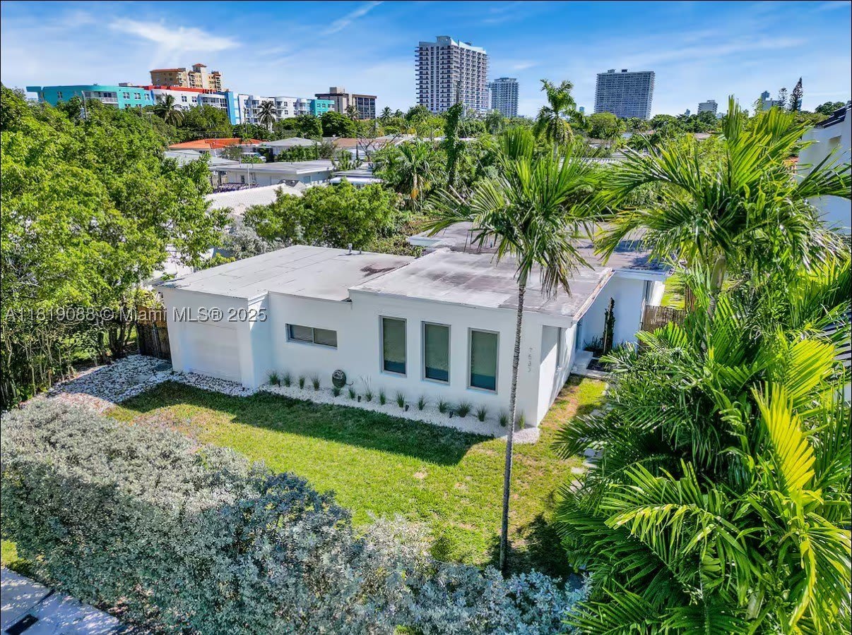 7537 W Treasure Dr – photo 1