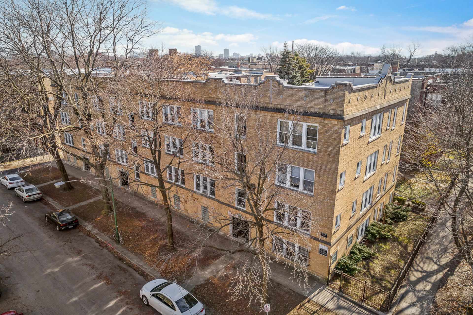 1919-31 W Winona – photo 1