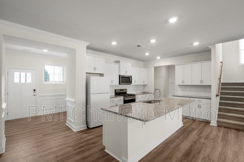 4217 Steel Way – photo 1 of 18