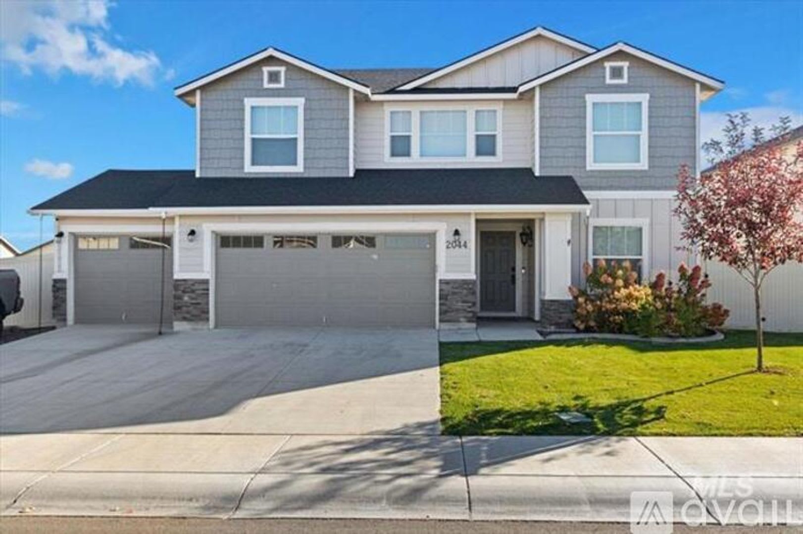 Rare 4 bedroom, 2.5 bath in great location – photo 1